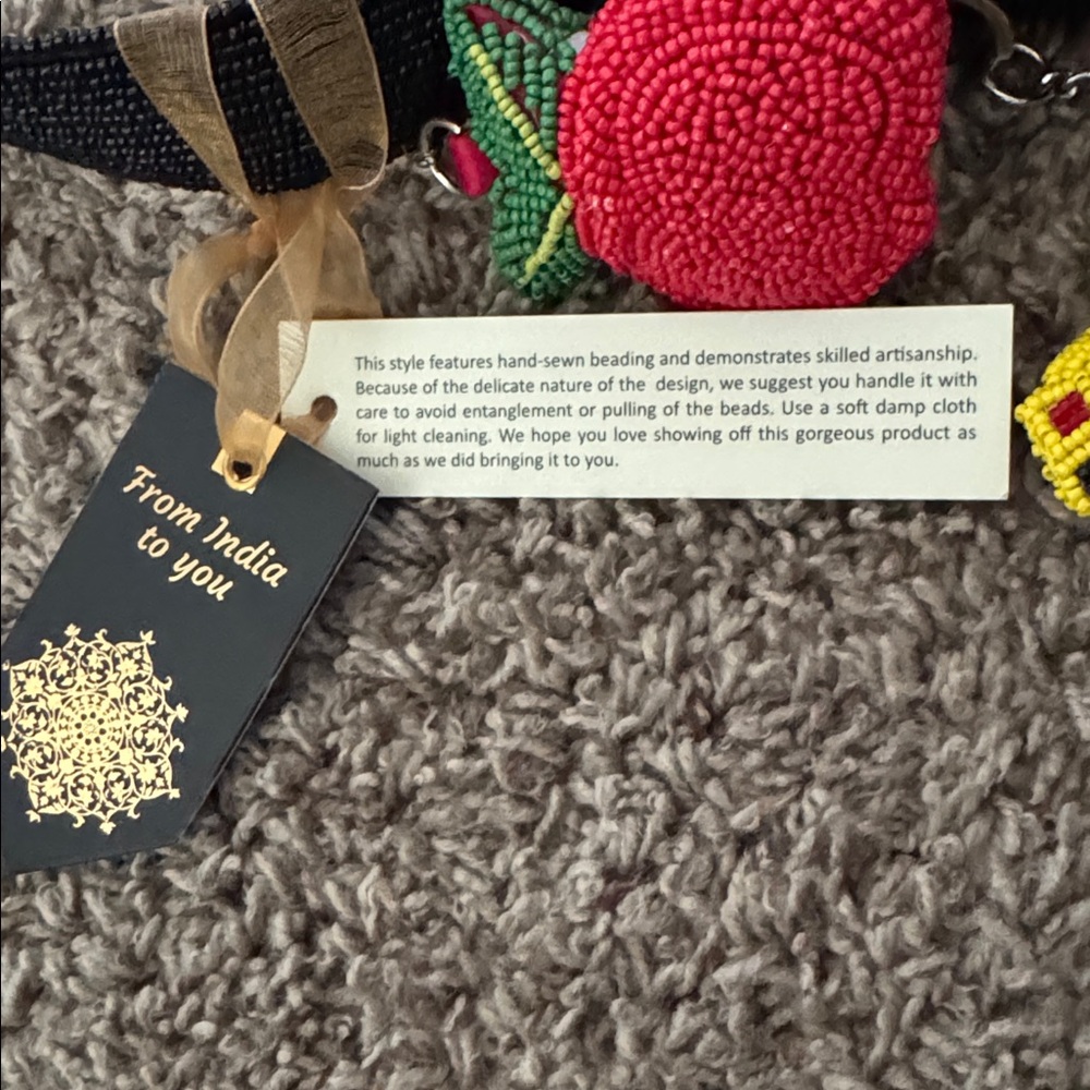 Beaded NYC Skyline Handbag with Taxi & Apple Charms - Picture 11 of 11